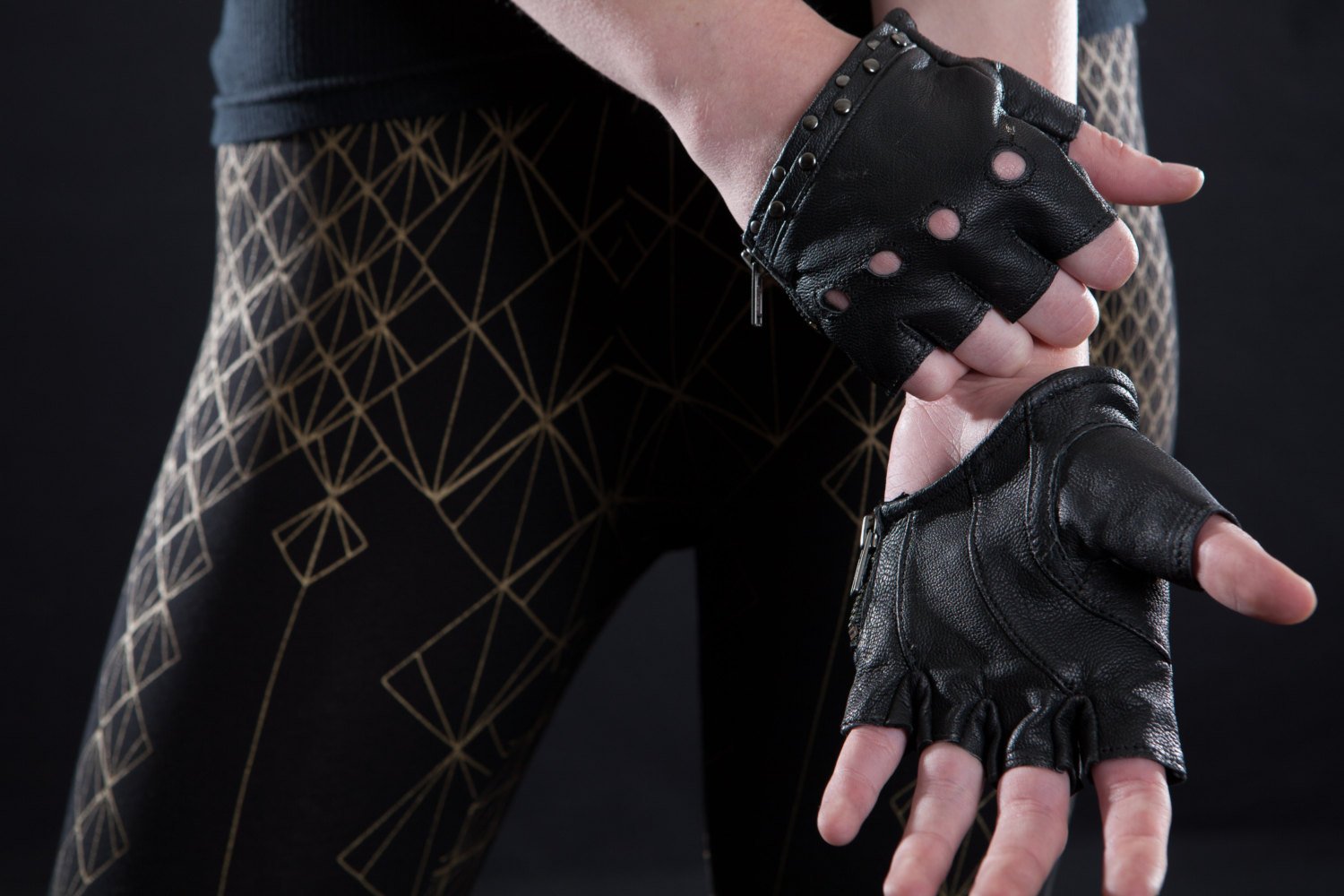 littleKINGDesigns | littleKING Designs | Minimalist and elegant black leather gloves