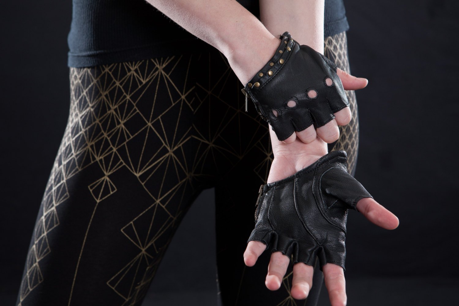 littleKINGDesigns | littleKING Designs | Minimalist and elegant black leather gloves